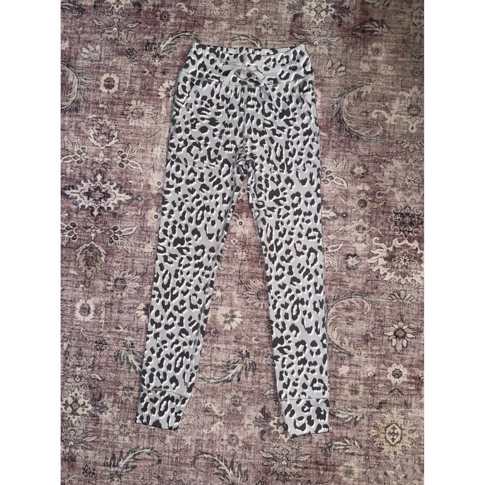 OFFLINE by Aerie Gray Leopard Print Jogger Leggings Womens Size Small Pockets